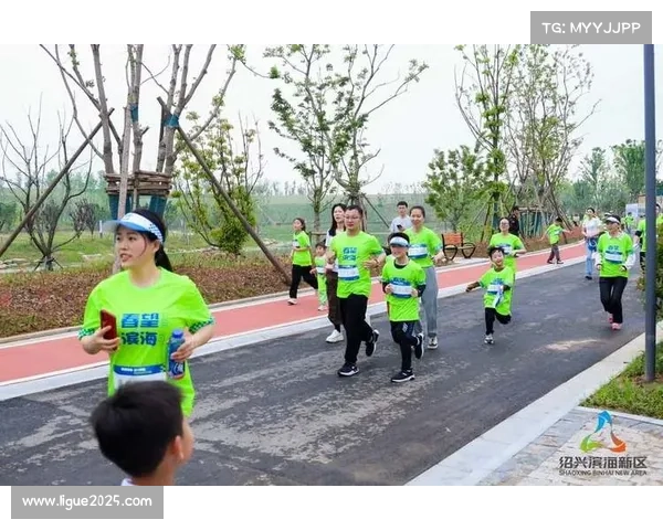 乌鲁木齐马拉松欢乐跑项目助力家庭健康,共享跑步乐趣促进亲子互动与全民健身